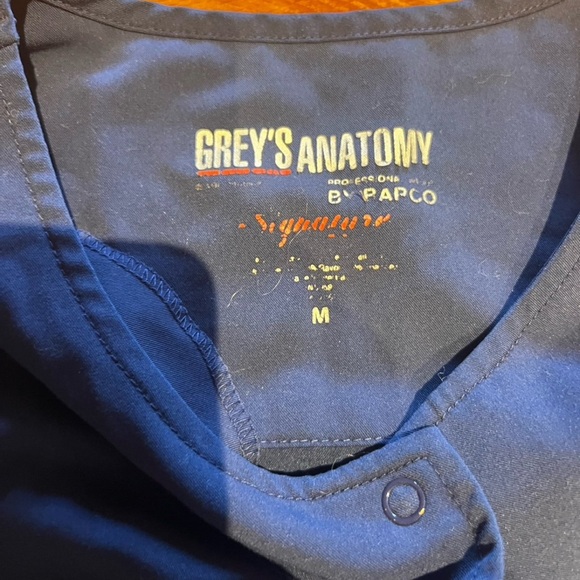 (Set of 2) Greys Anatomy Scrub Jackets - Picture 6 of 6